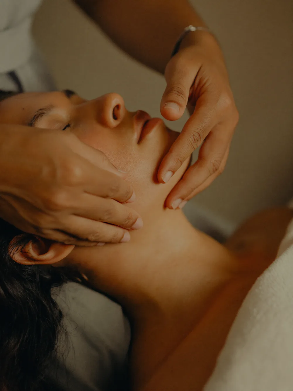 Facial treatment at Anaël